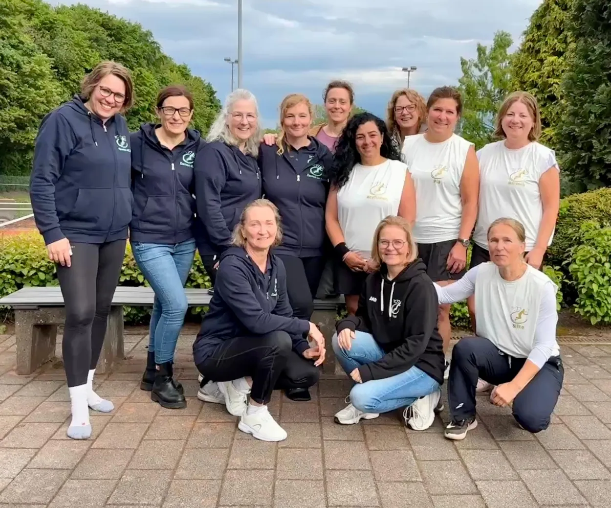 Leider keine Bildbeschreibung für 11 damen 40.2 bild 1.jpg vorhanden.