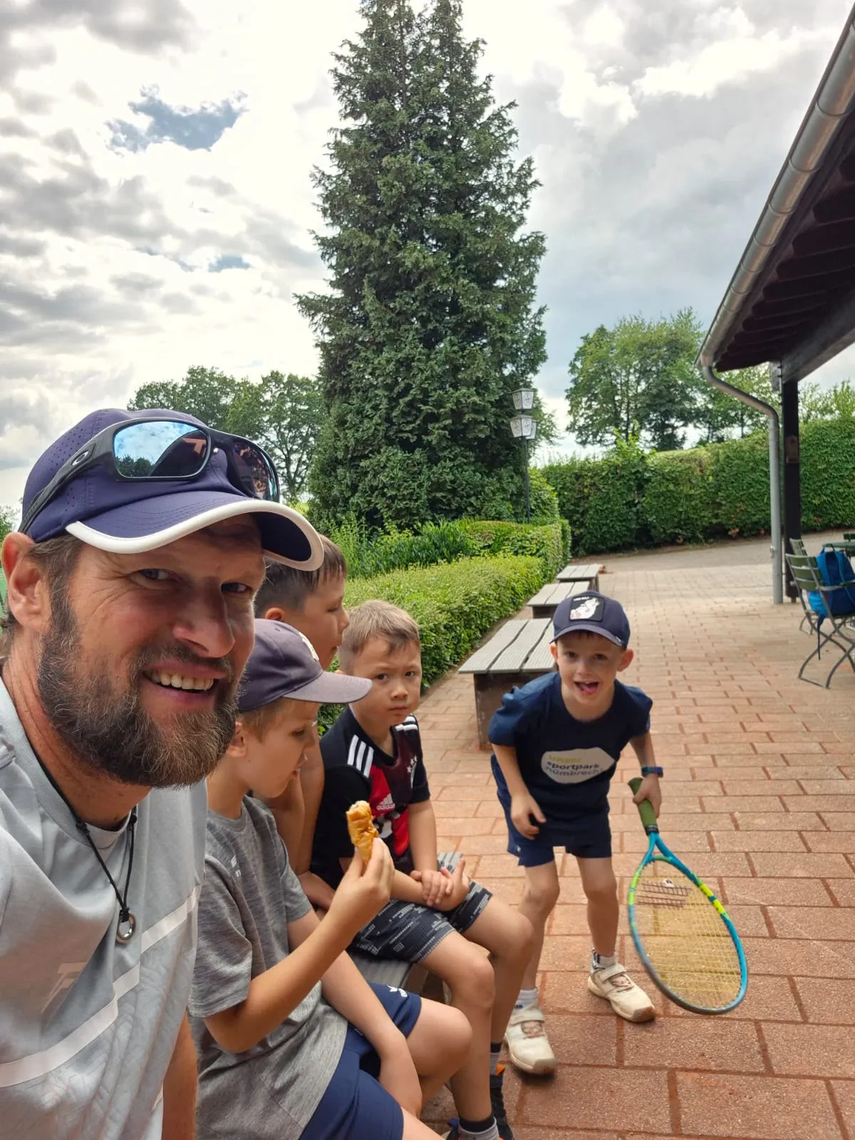 Leider keine Bildbeschreibung für 25 tenniscamp (2).jpg vorhanden.