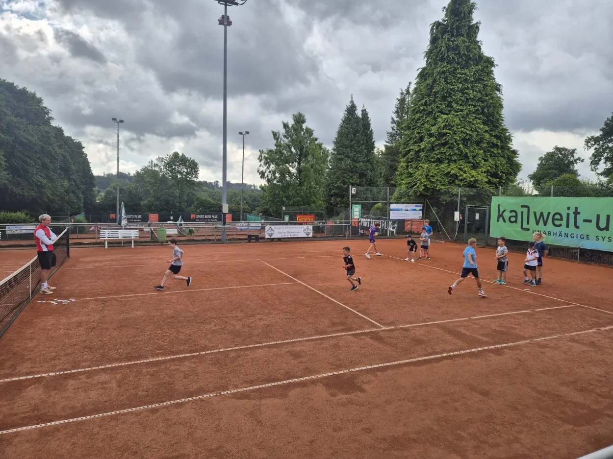 Leider keine Bildbeschreibung für 25 tenniscamp (1).jpg vorhanden.