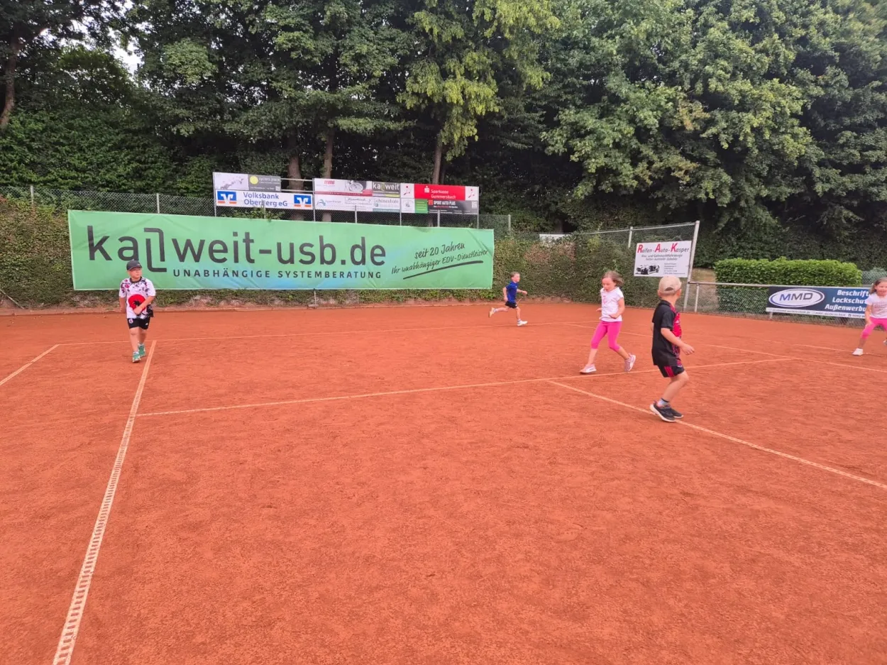 Leider keine Bildbeschreibung für 25 tenniscamp (4).jpg vorhanden.