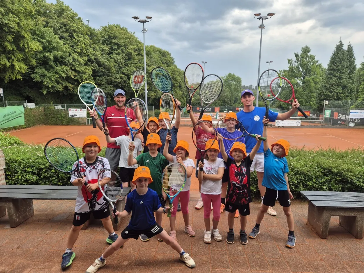 Leider keine Bildbeschreibung für 25 tenniscamp (3).jpg vorhanden.