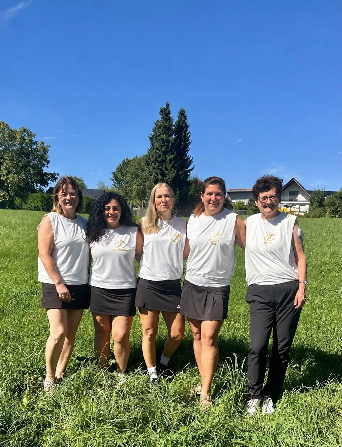 Leider keine Bildbeschreibung für bild damen.jpg vorhanden.